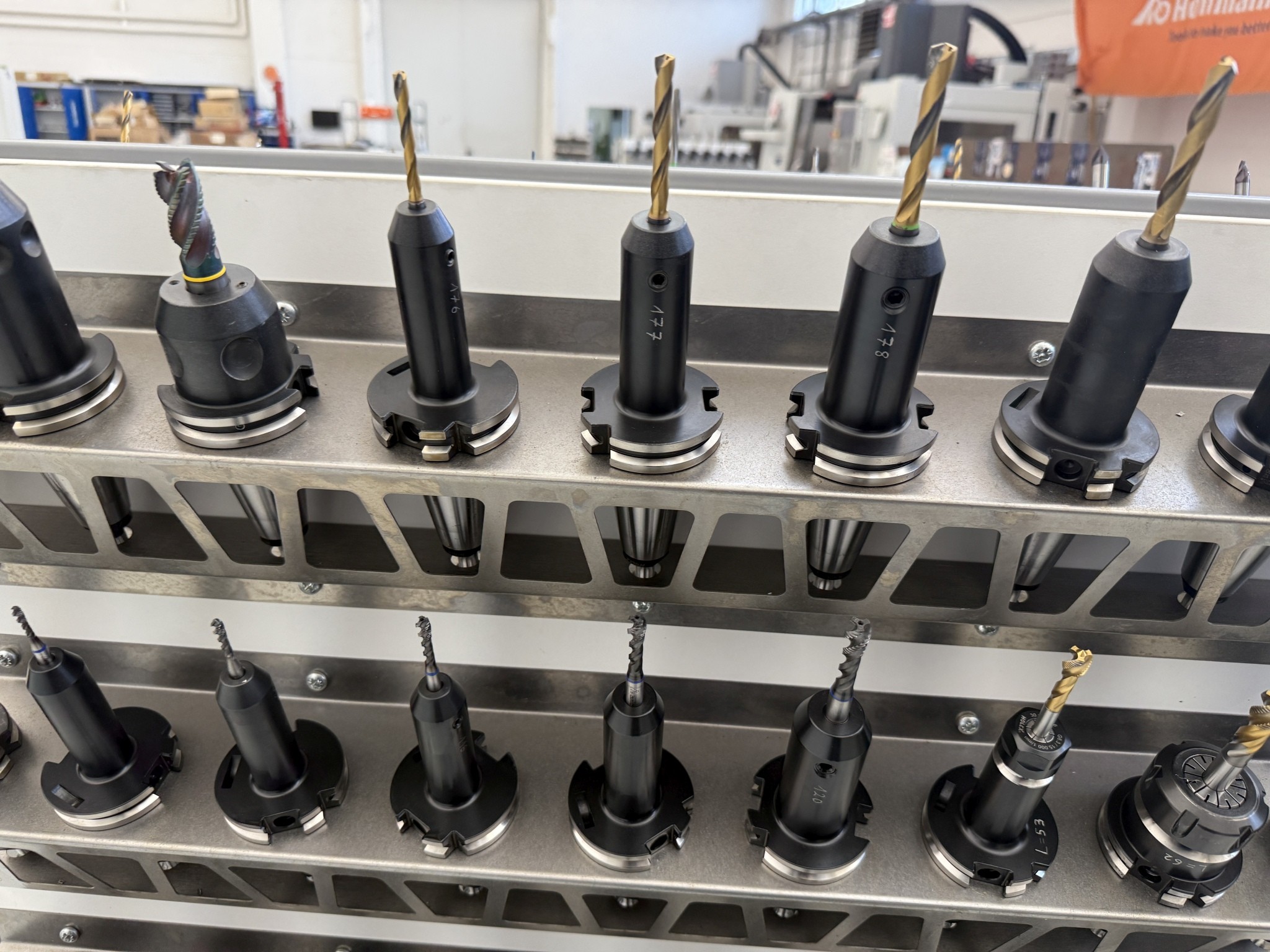 Cierre de un fabricante de herramientas-31