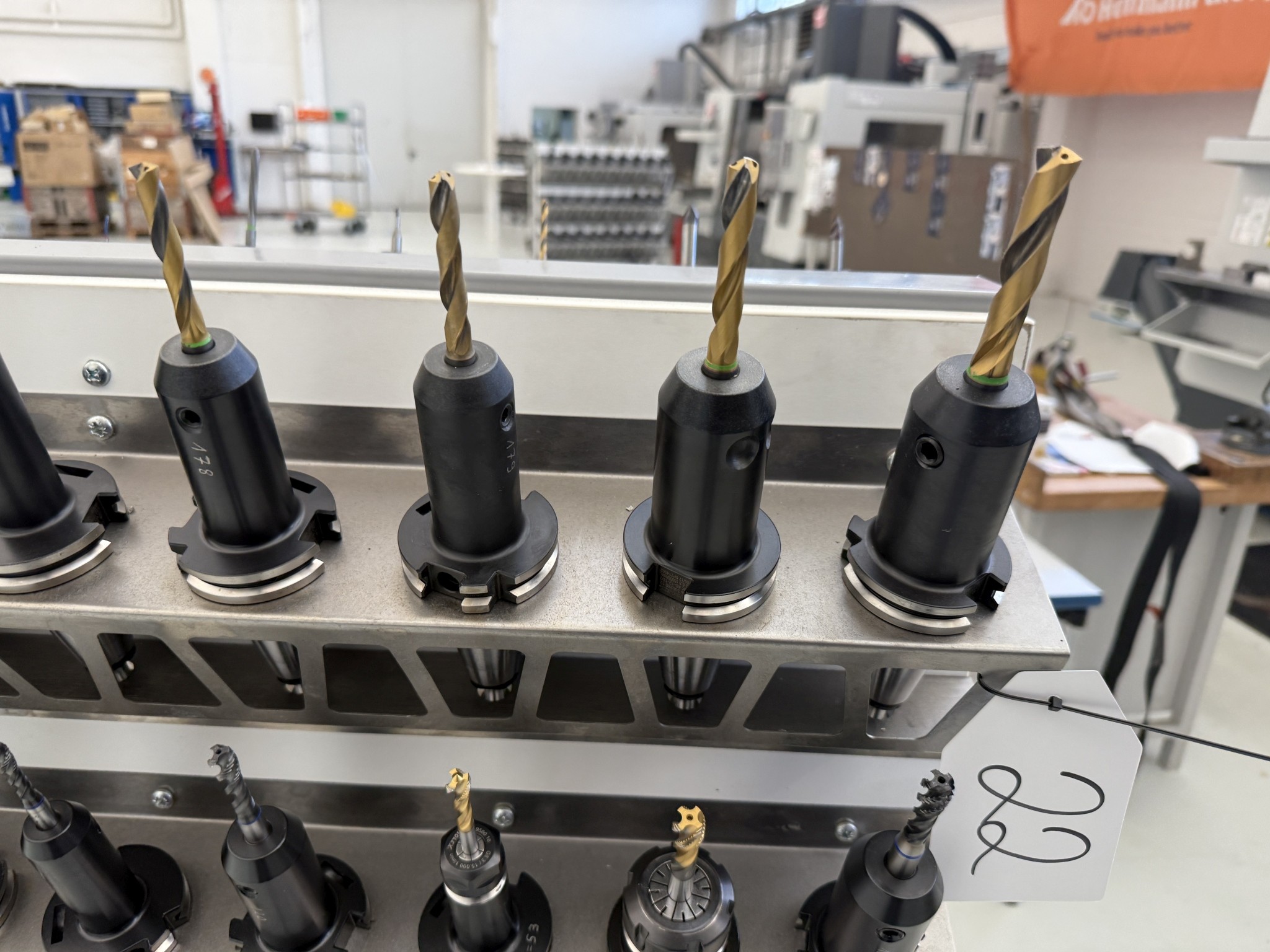 Cierre de un fabricante de herramientas-32