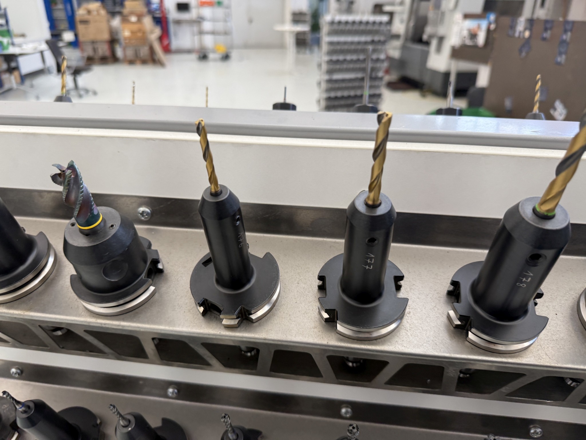 Cierre de un fabricante de herramientas-35