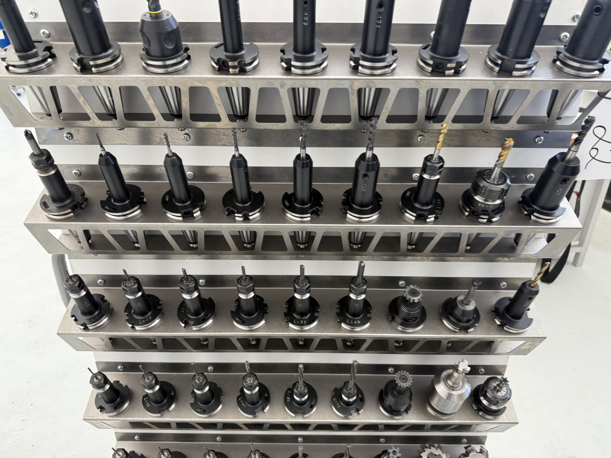 Cierre de un fabricante de herramientas-52