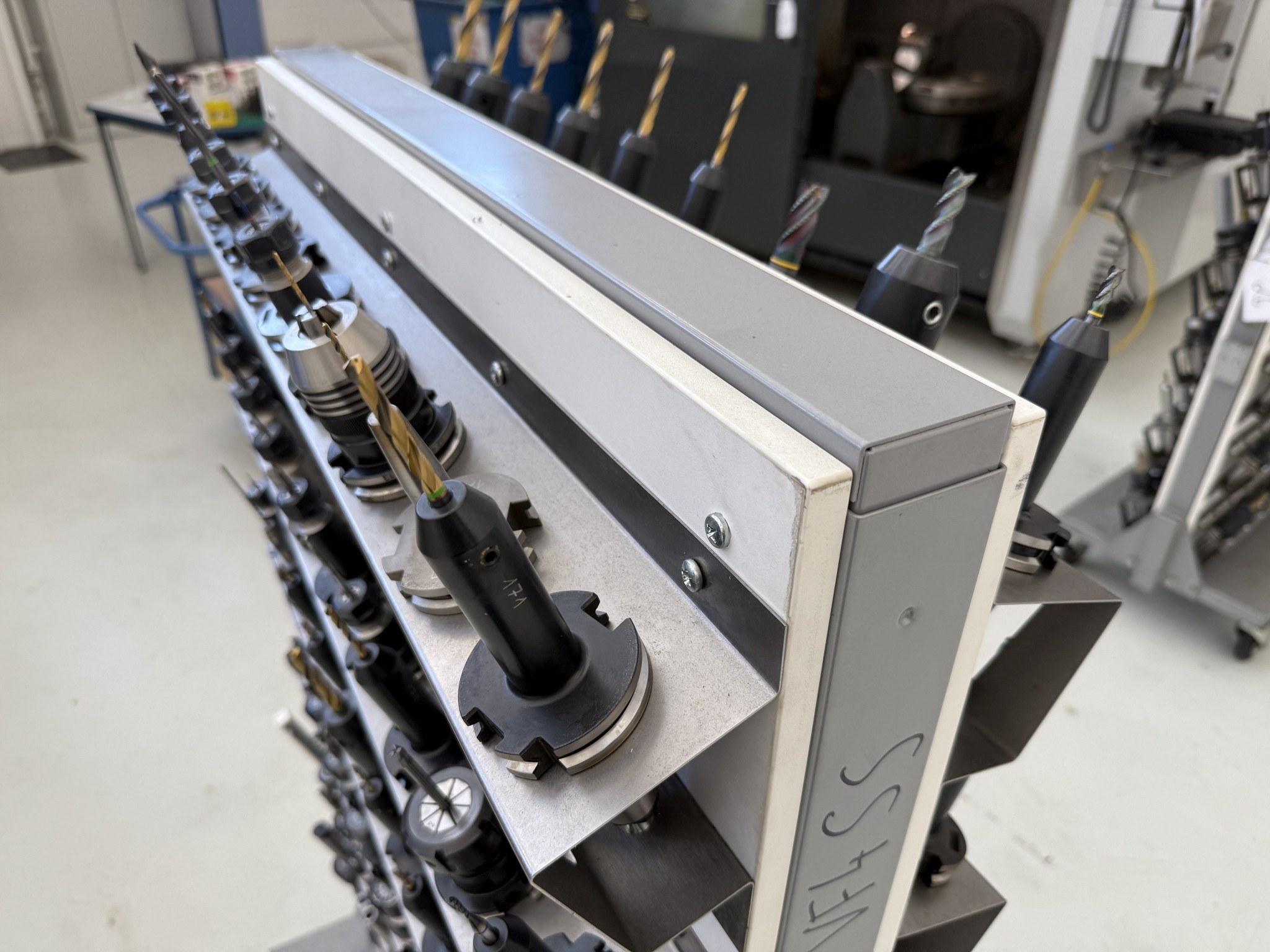 Cierre de un fabricante de herramientas-53