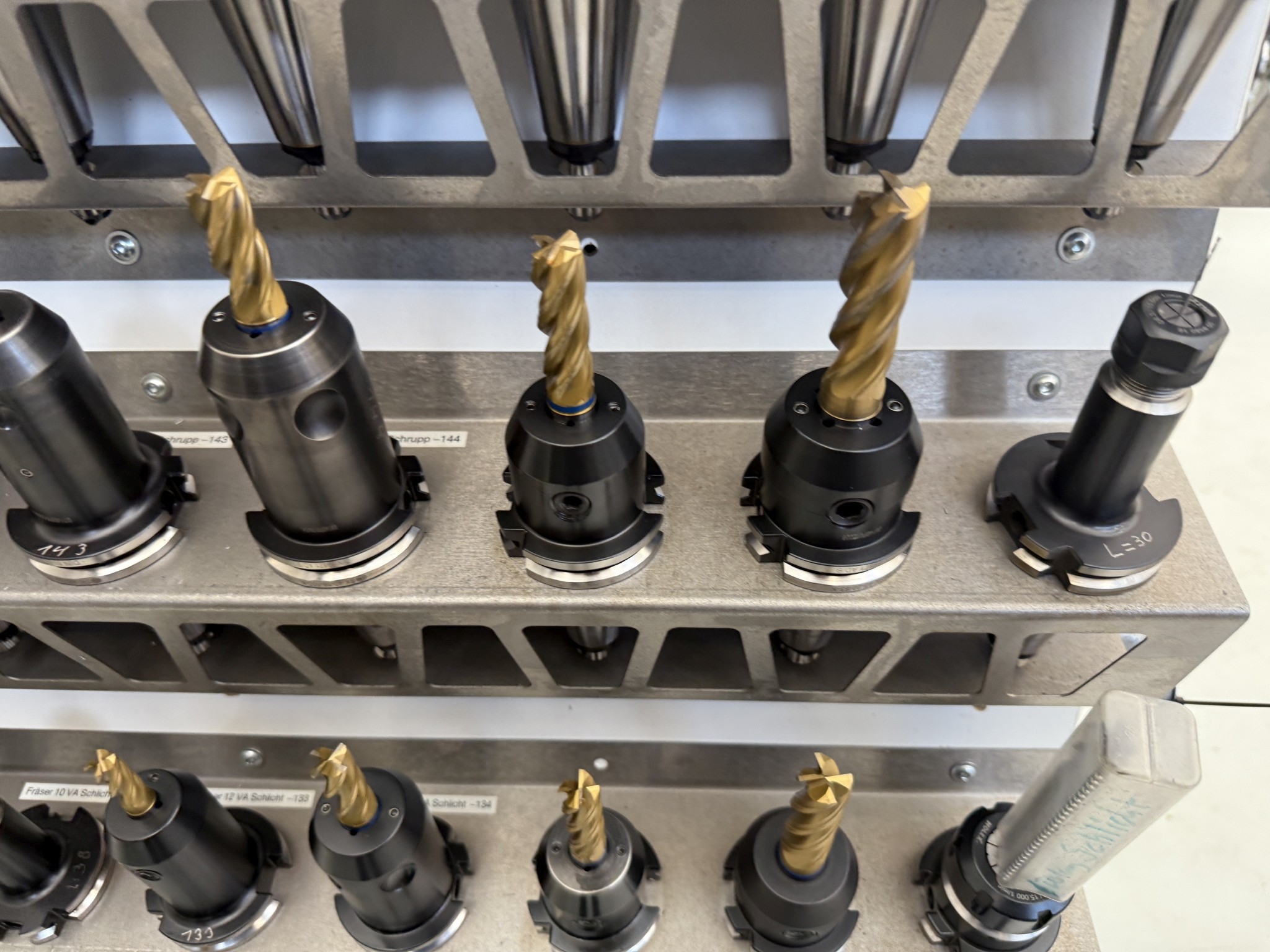 Cierre de un fabricante de herramientas-10