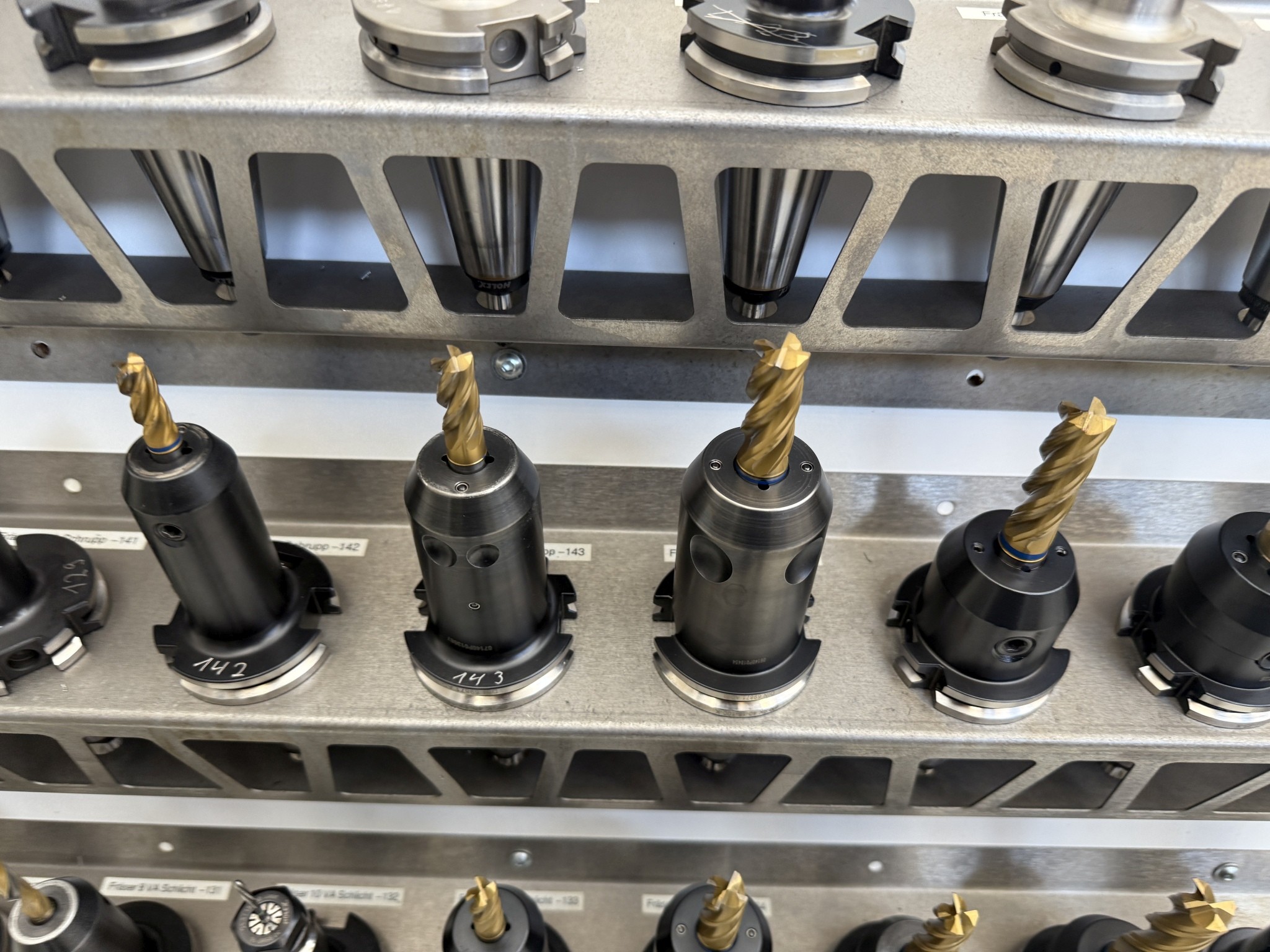 Cierre de un fabricante de herramientas-11