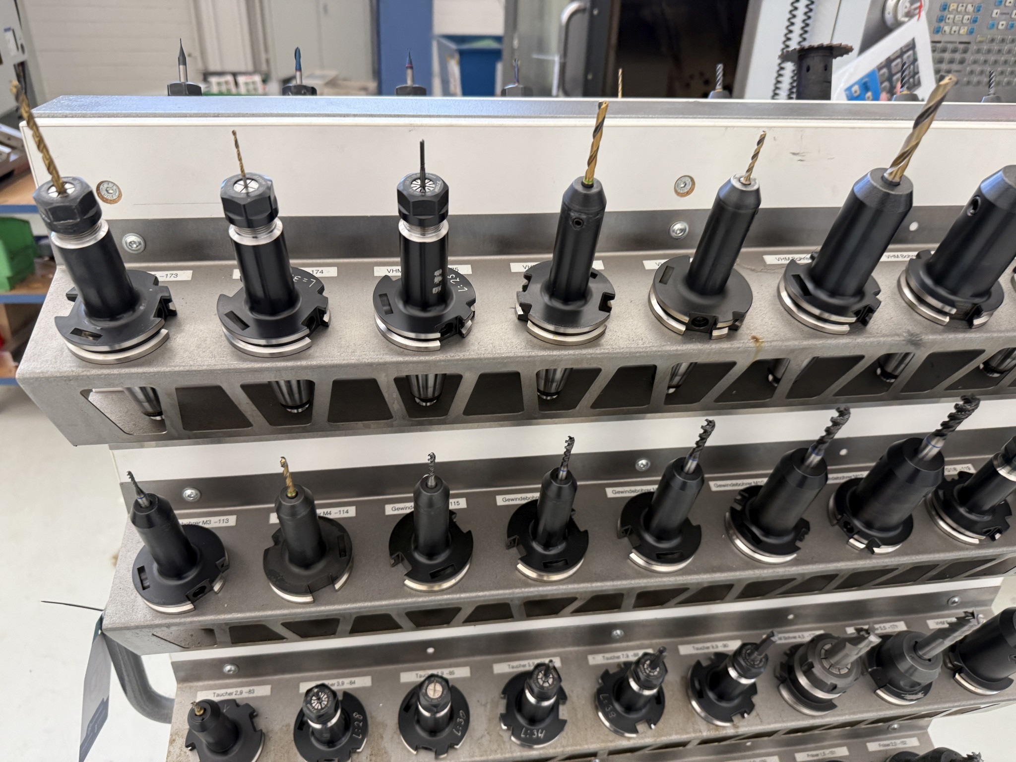 Cierre de un fabricante de herramientas-16