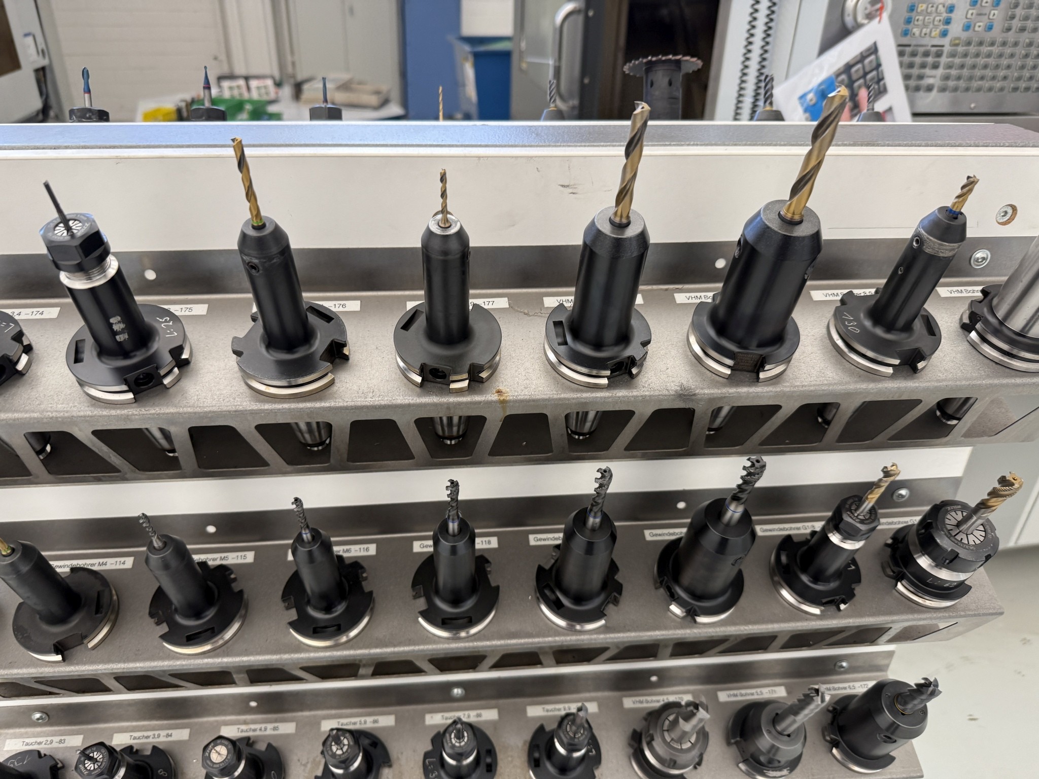 Cierre de un fabricante de herramientas-17