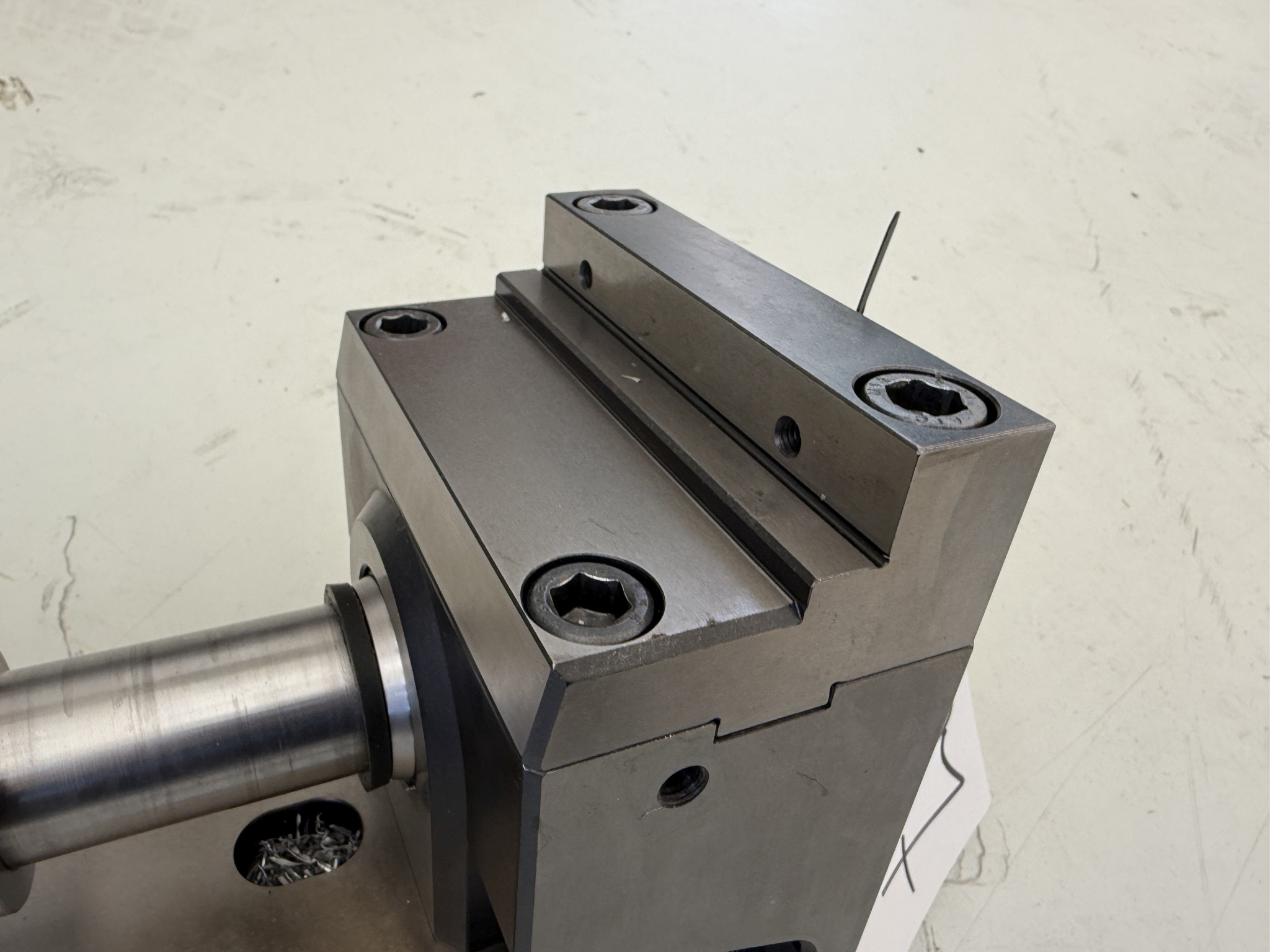 Uzavření výrobny nástrojů-4