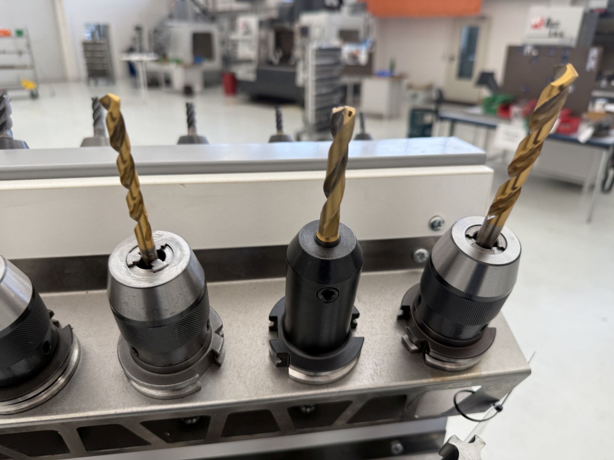 Fermeture d´un fabricant d´outils-11