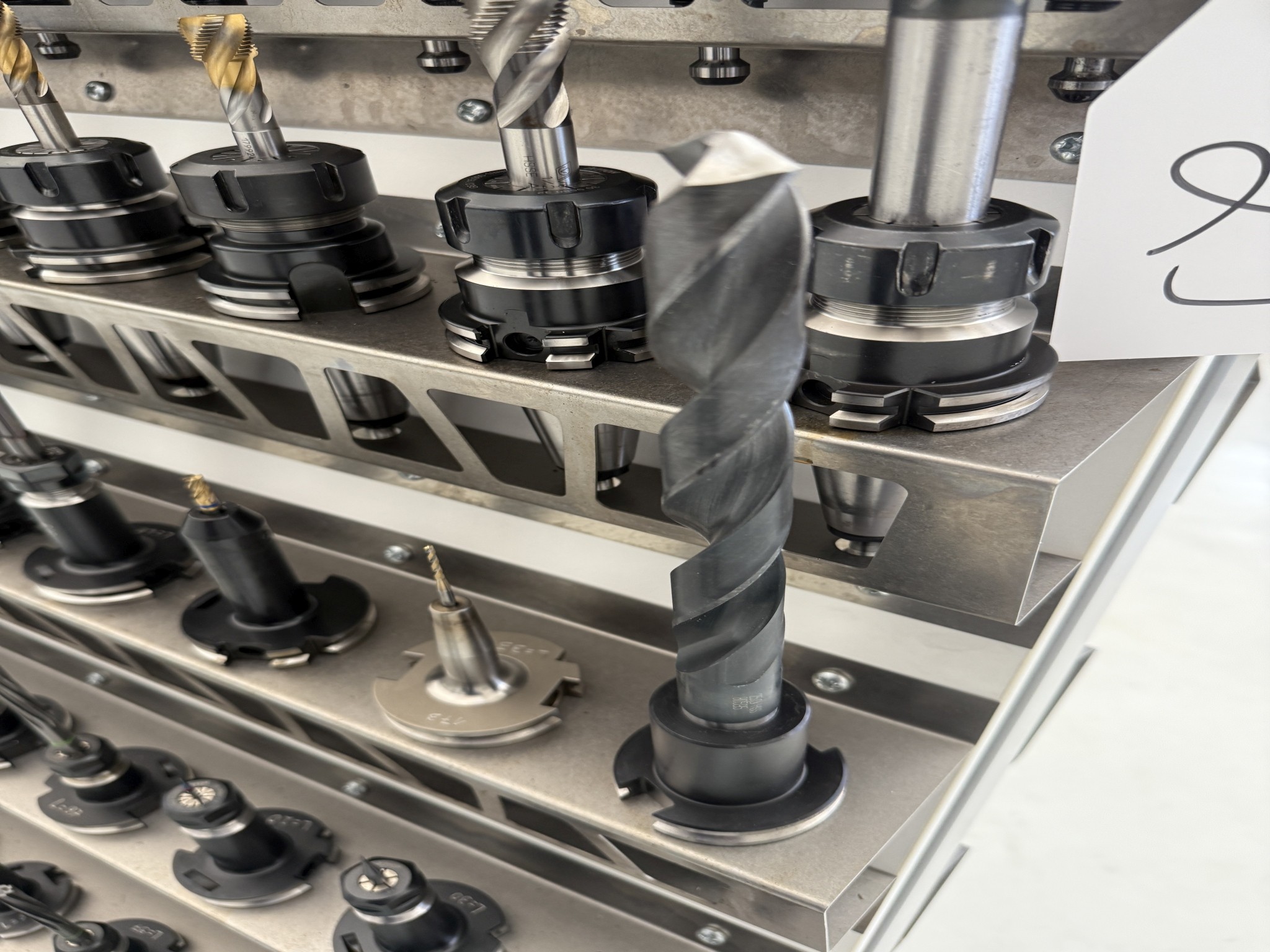 Fermeture d´un fabricant d´outils-15