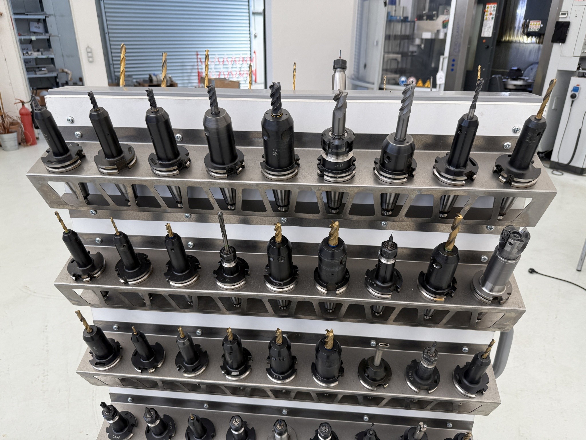 Fermeture d´un fabricant d´outils-33