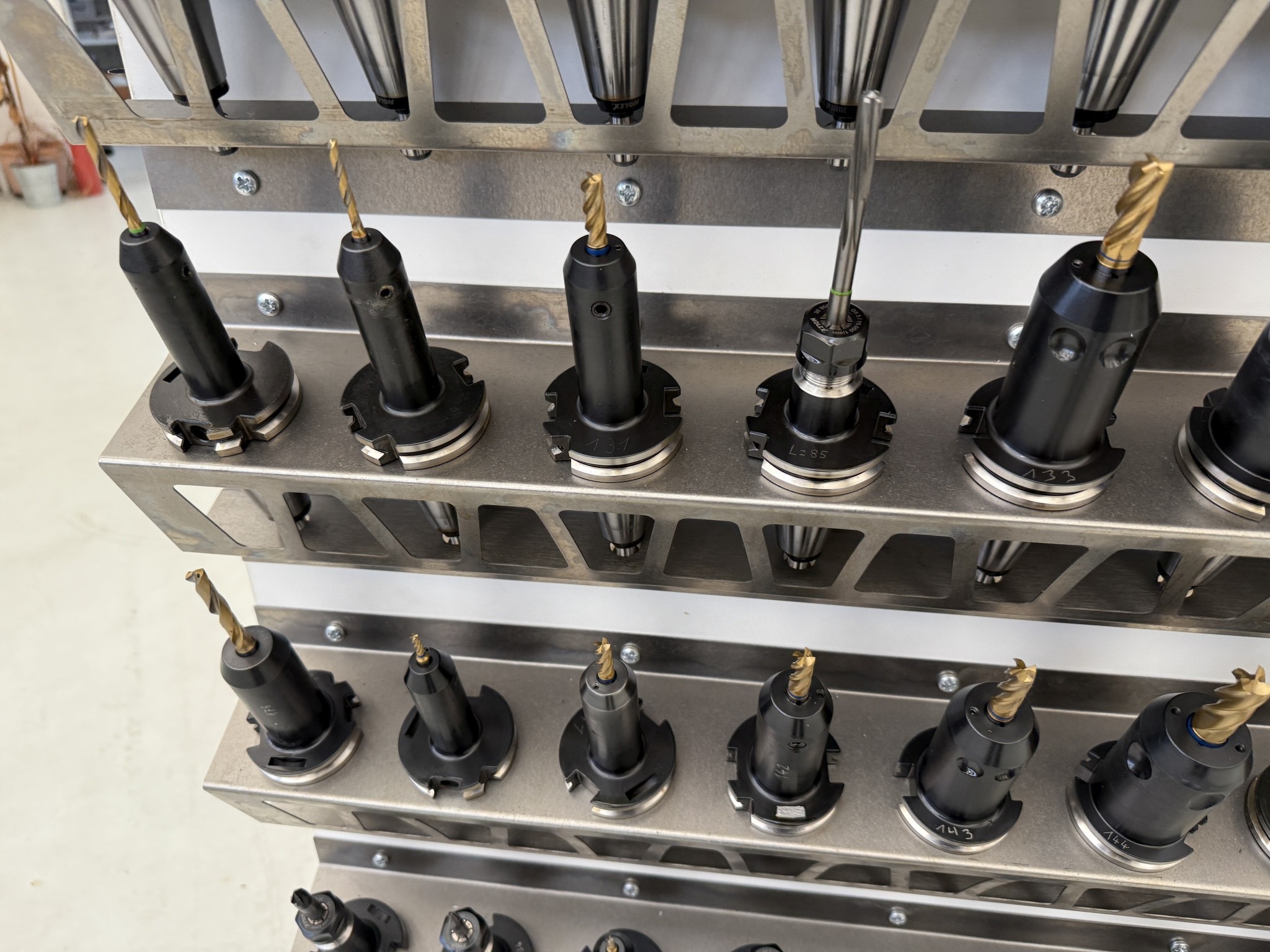 Fermeture d´un fabricant d´outils-40