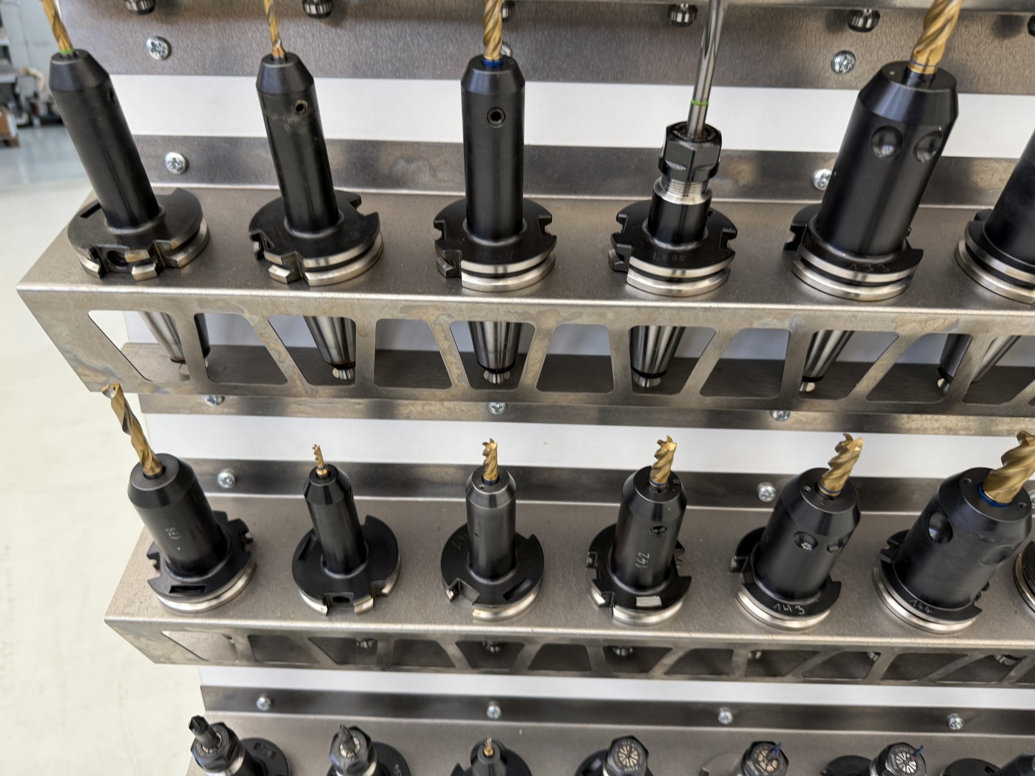 Fermeture d´un fabricant d´outils-41