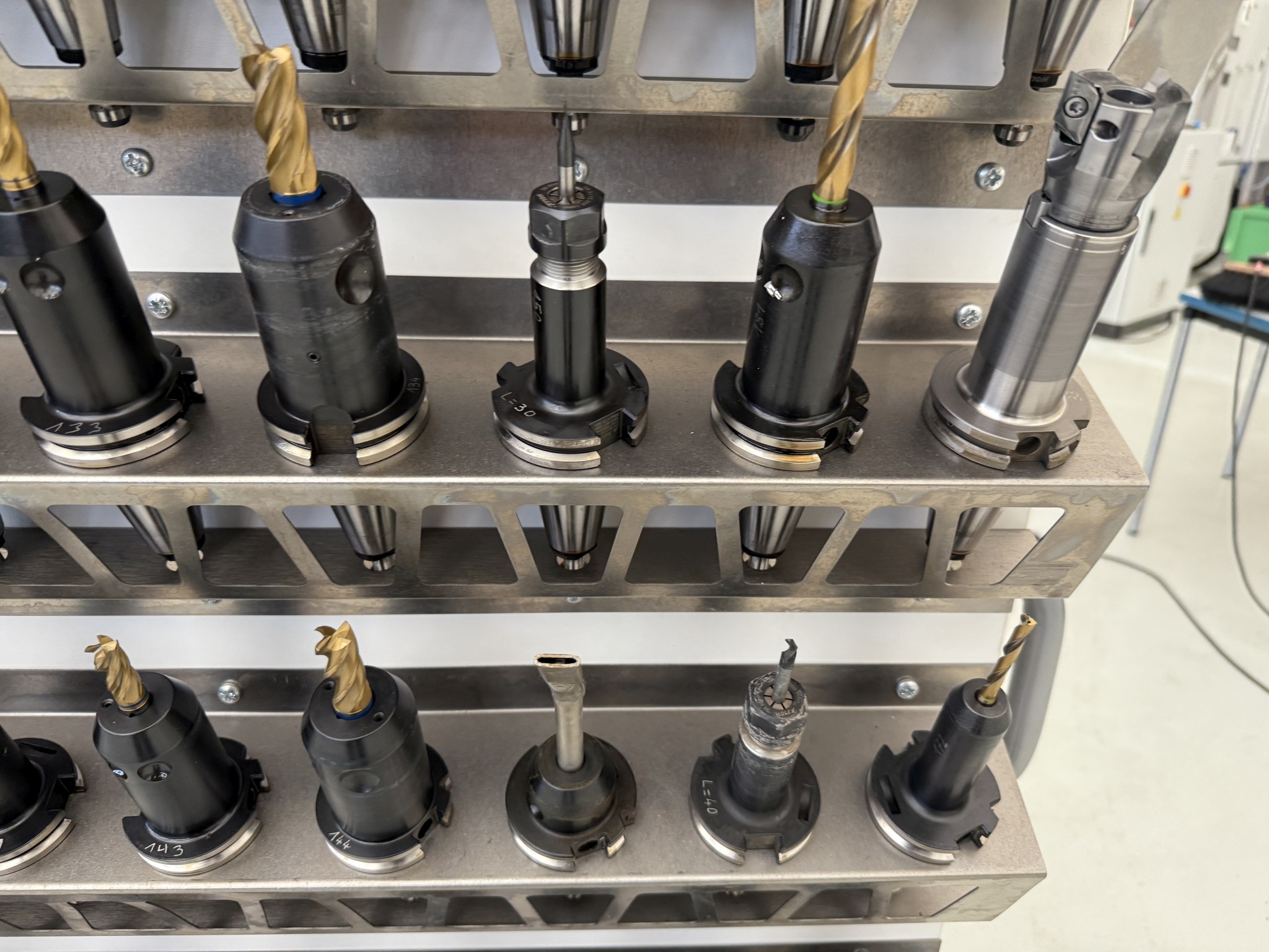 Fermeture d´un fabricant d´outils-44