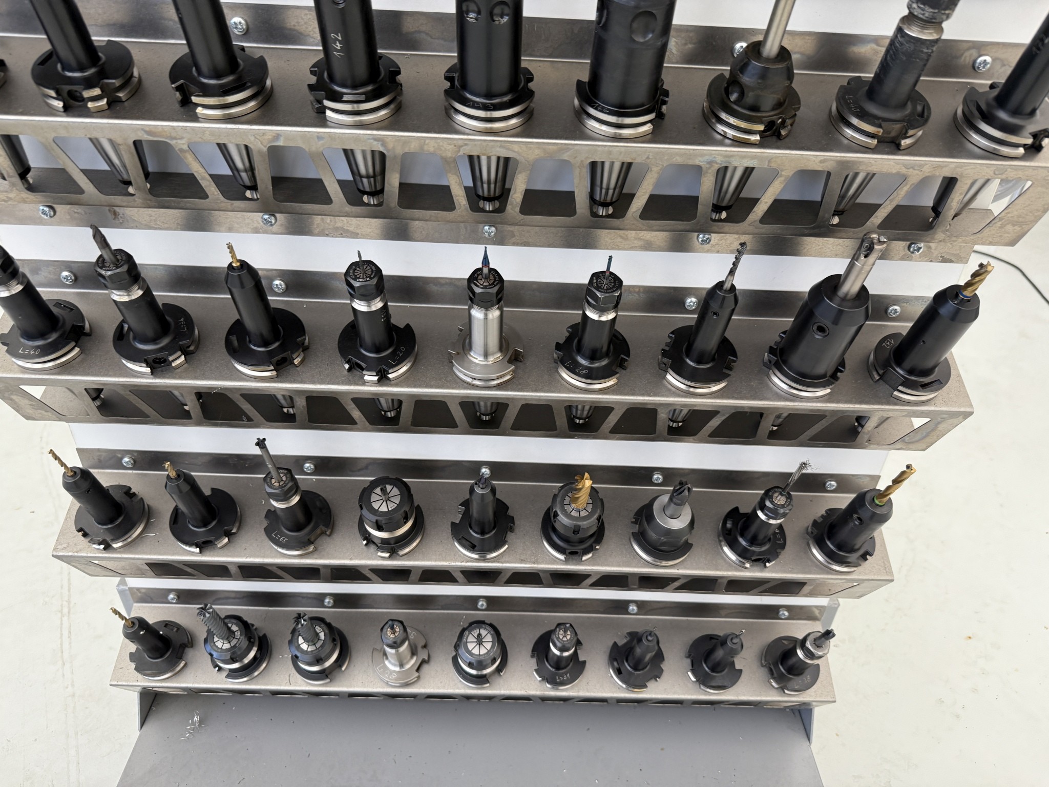 Fermeture d´un fabricant d´outils-45