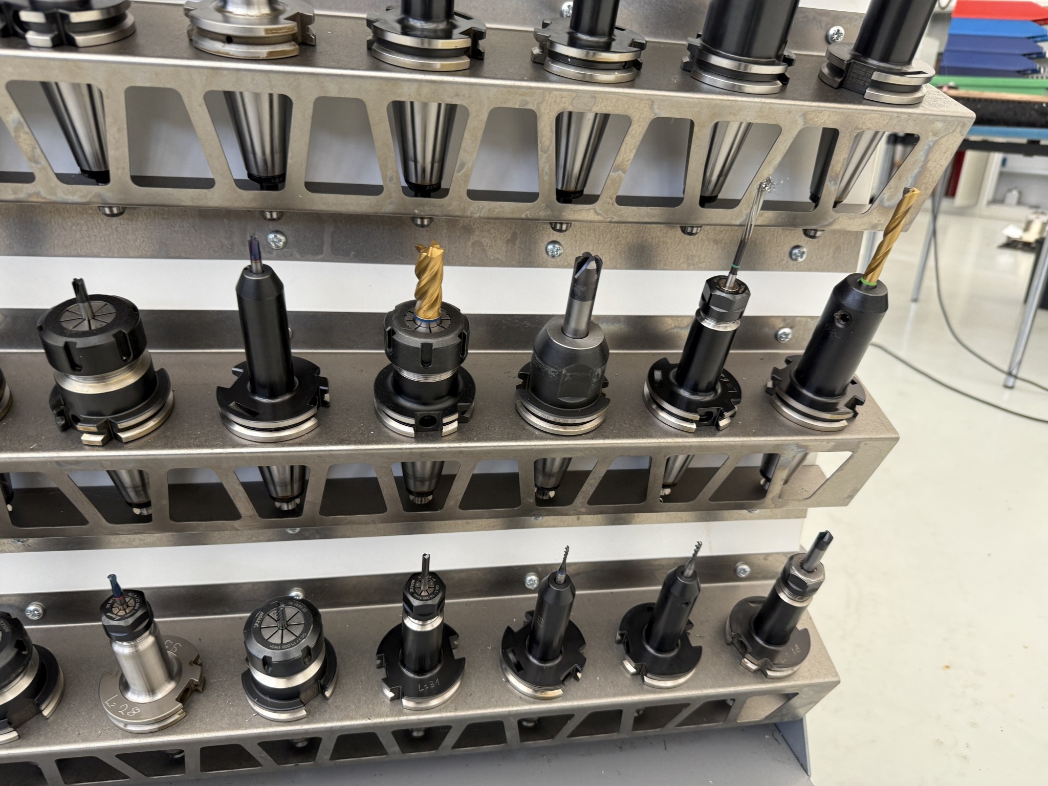 Fermeture d´un fabricant d´outils-53