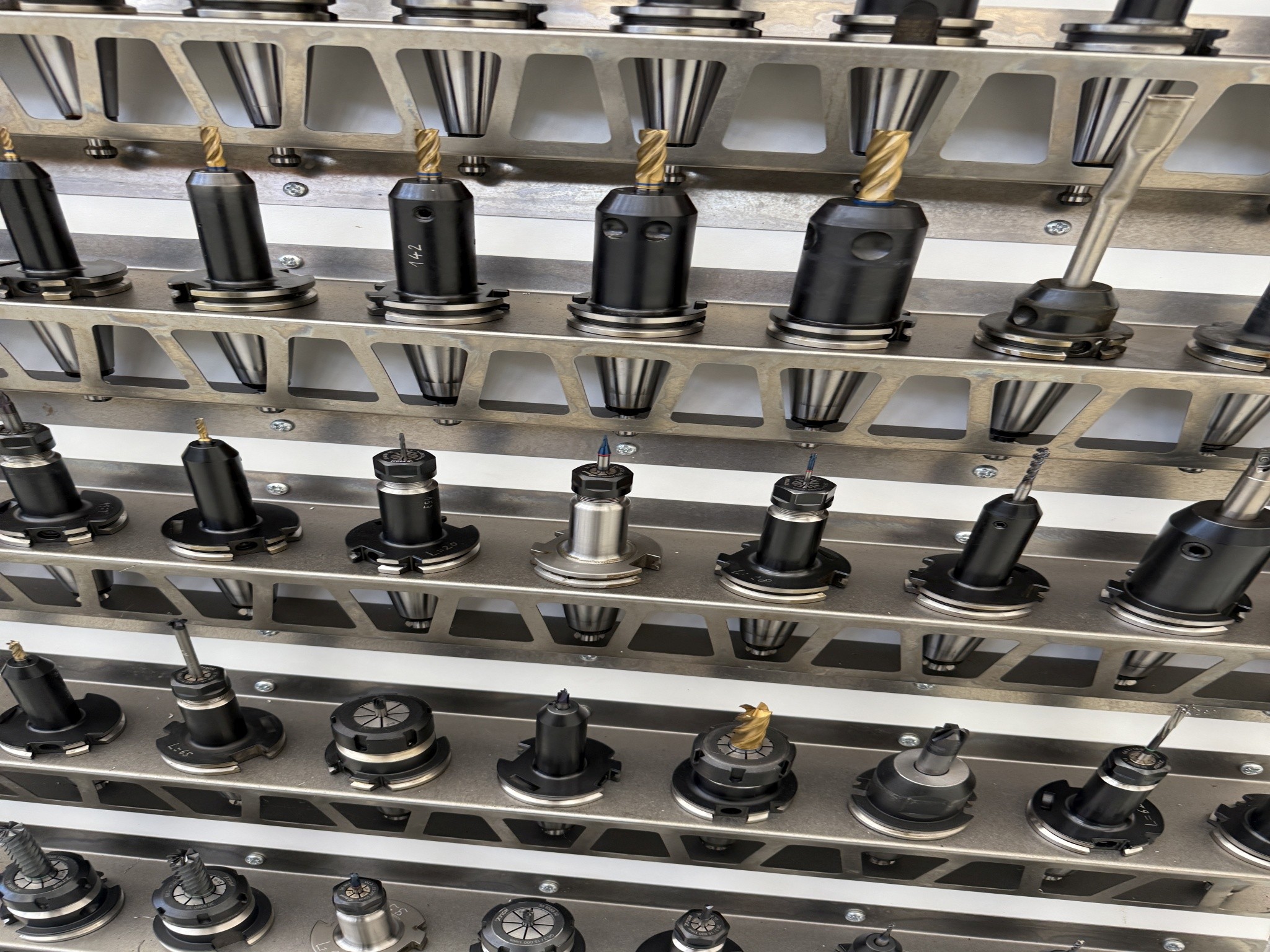 Fermeture d´un fabricant d´outils-54