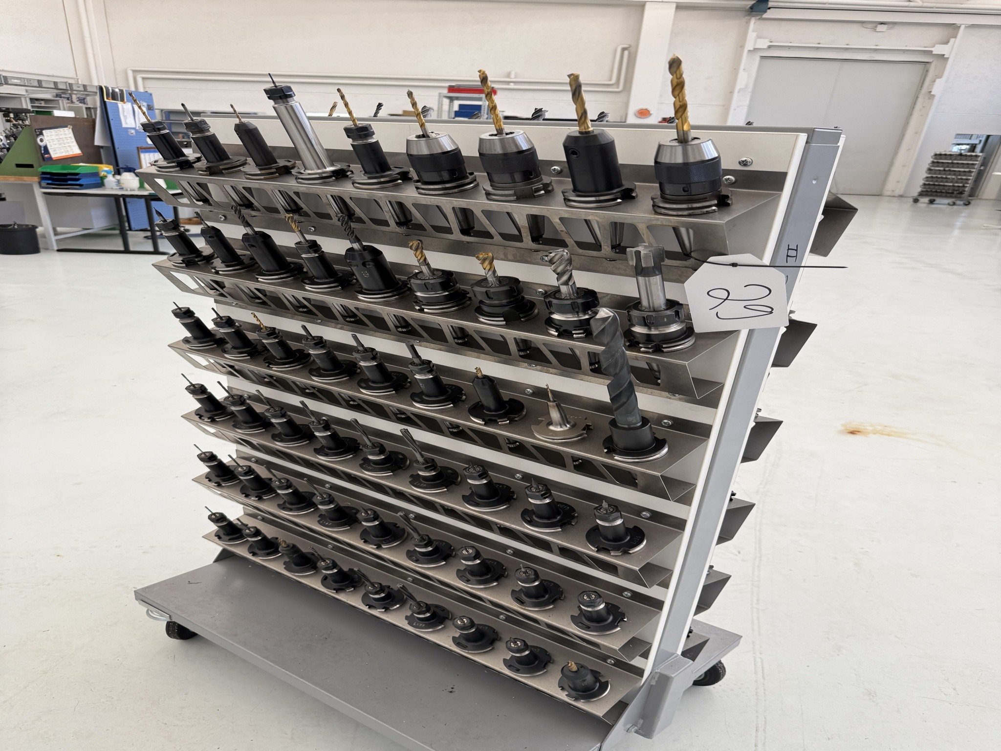 Fermeture d´un fabricant d´outils-55