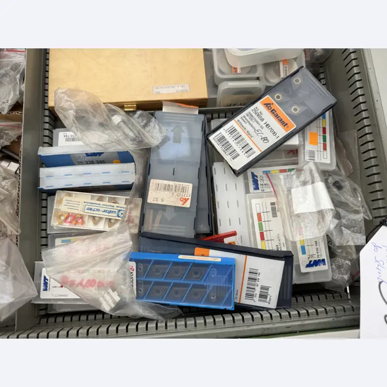 Closure of a toolmaker-12