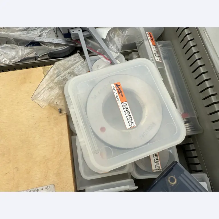 Closure of a toolmaker-17