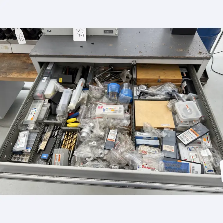 Closure of a toolmaker-1