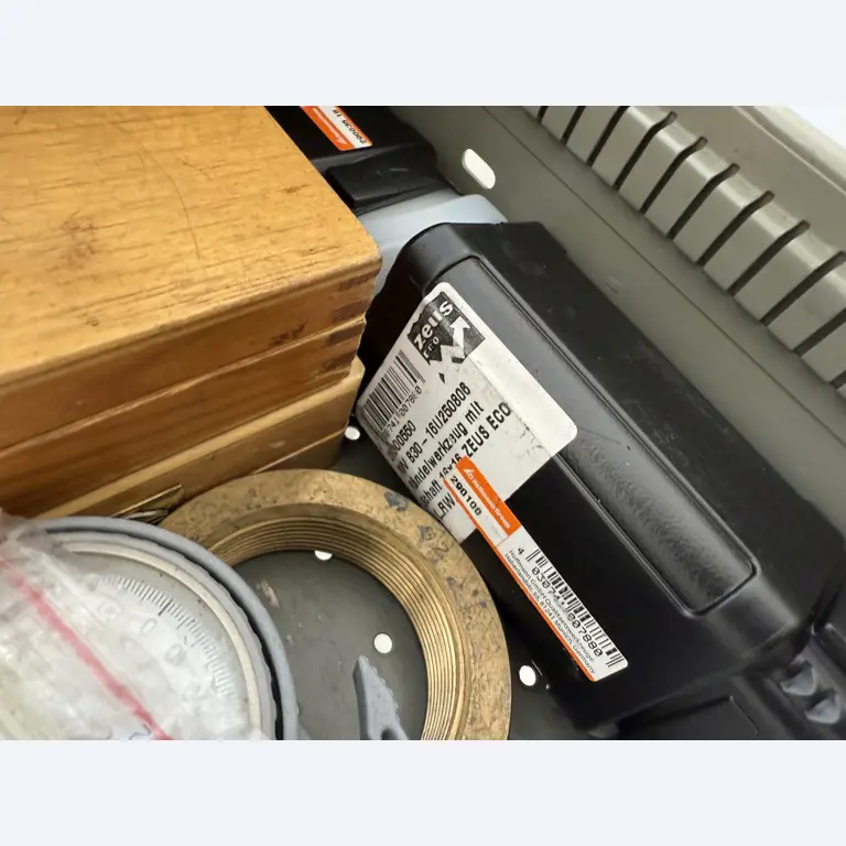 Closure of a toolmaker-21