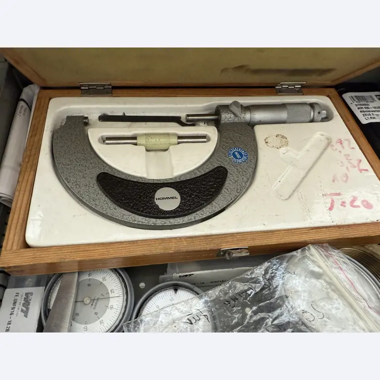 Closure of a toolmaker-22