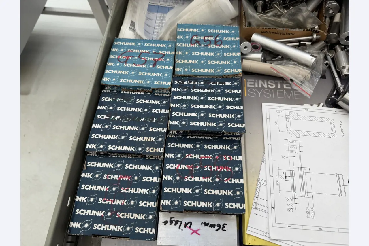 Closure of a toolmaker-26