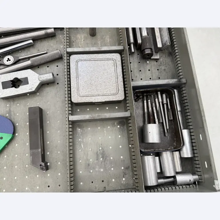 Closure of a toolmaker-31