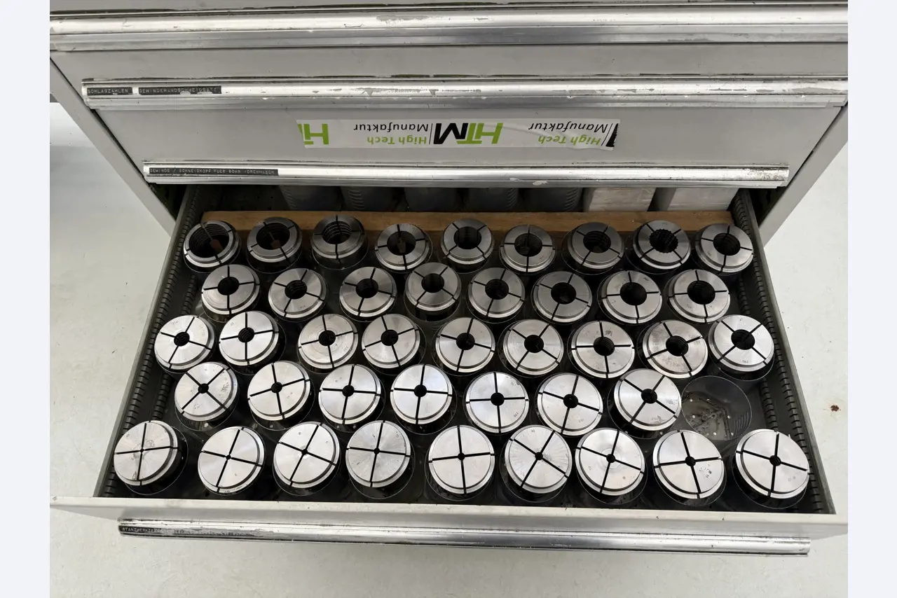 Closure of a toolmaker-34