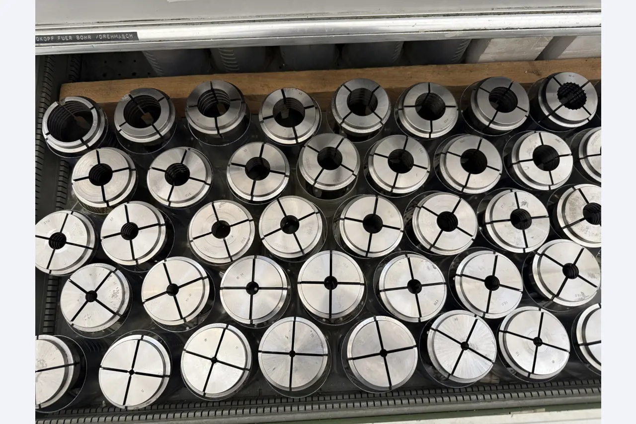 Closure of a toolmaker-36