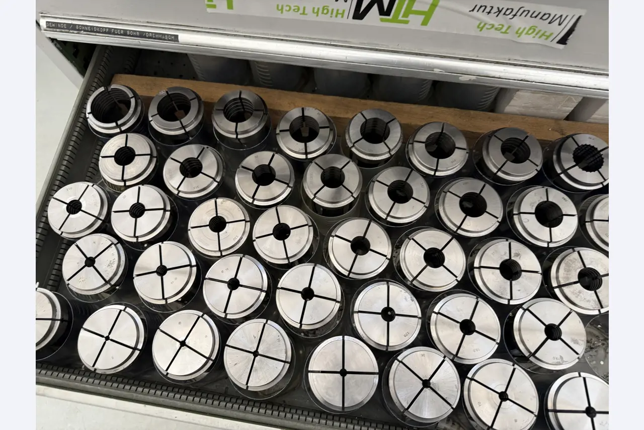 Closure of a toolmaker-38