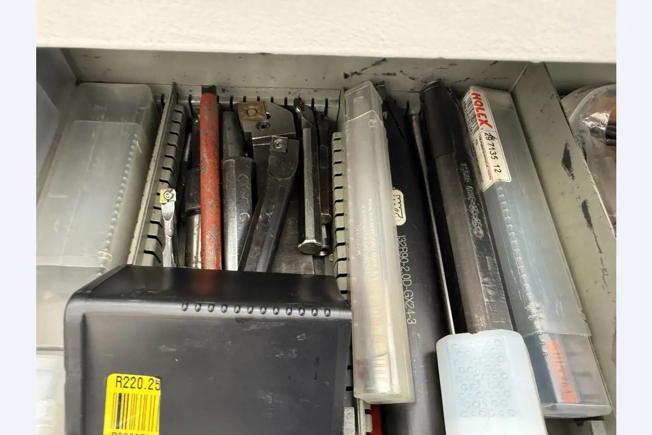 Closure of a toolmaker-6