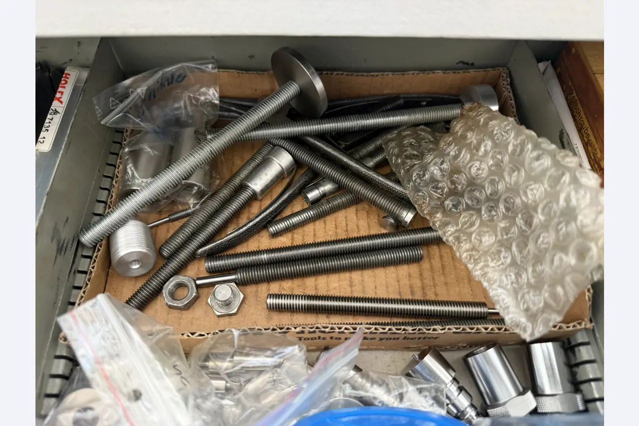 Closure of a toolmaker-8