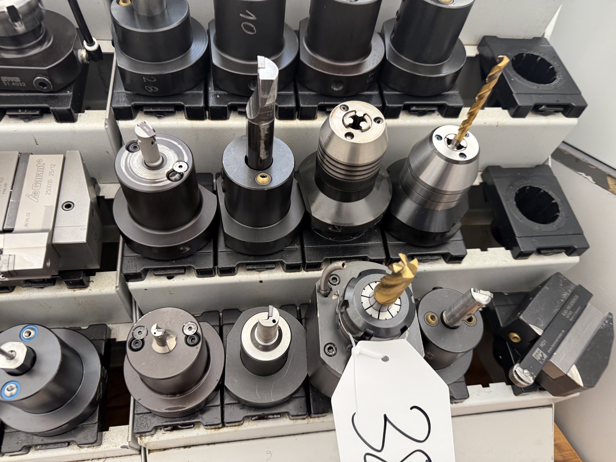 Cierre de un fabricante de herramientas-13