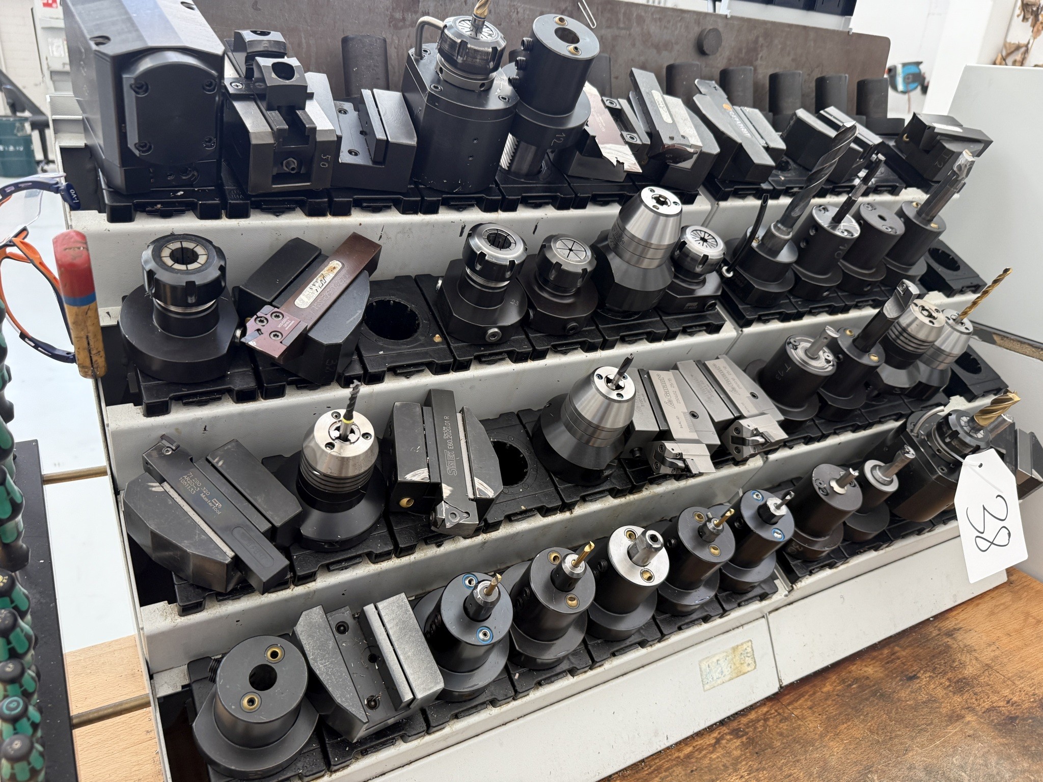 Cierre de un fabricante de herramientas-16