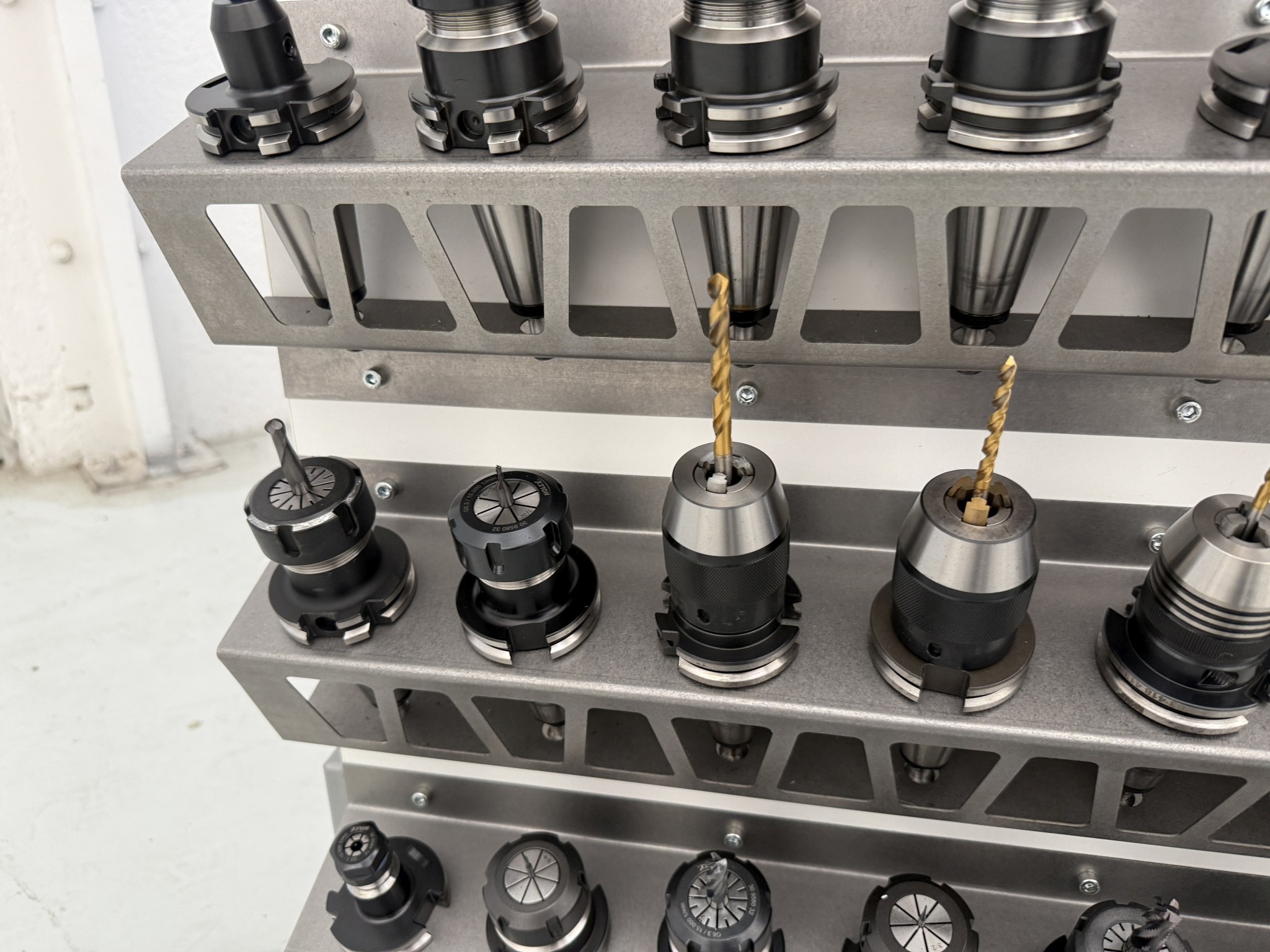 Fermeture d´un fabricant d´outils-18