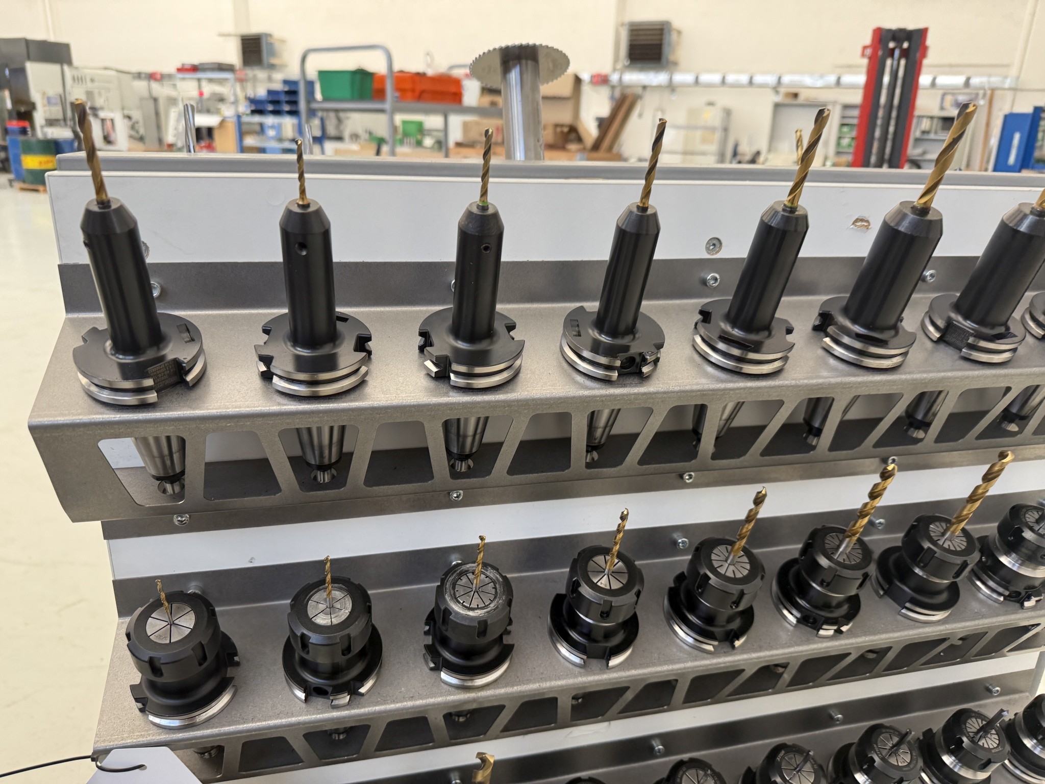 Fermeture d´un fabricant d´outils-26