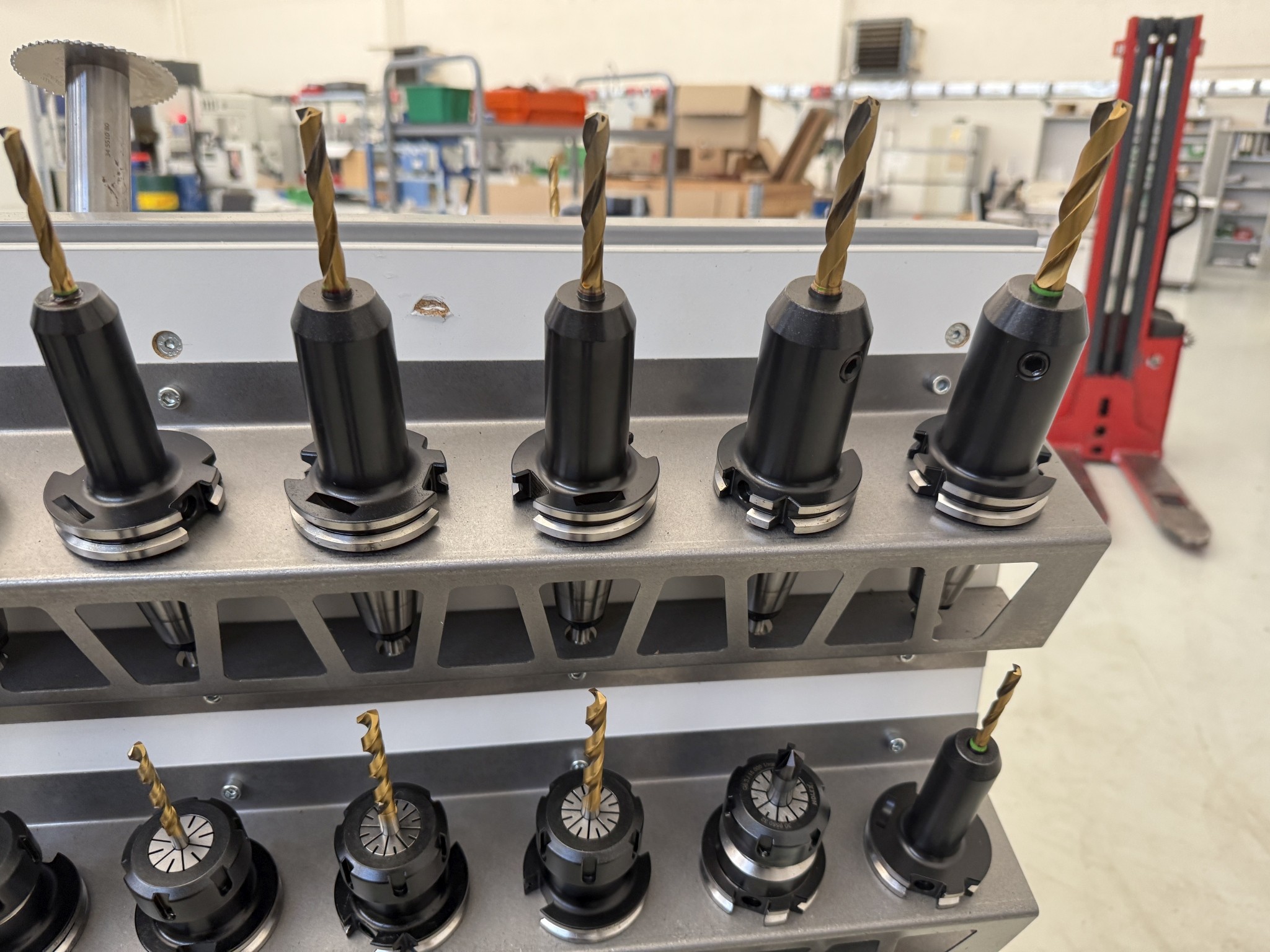 Fermeture d´un fabricant d´outils-28