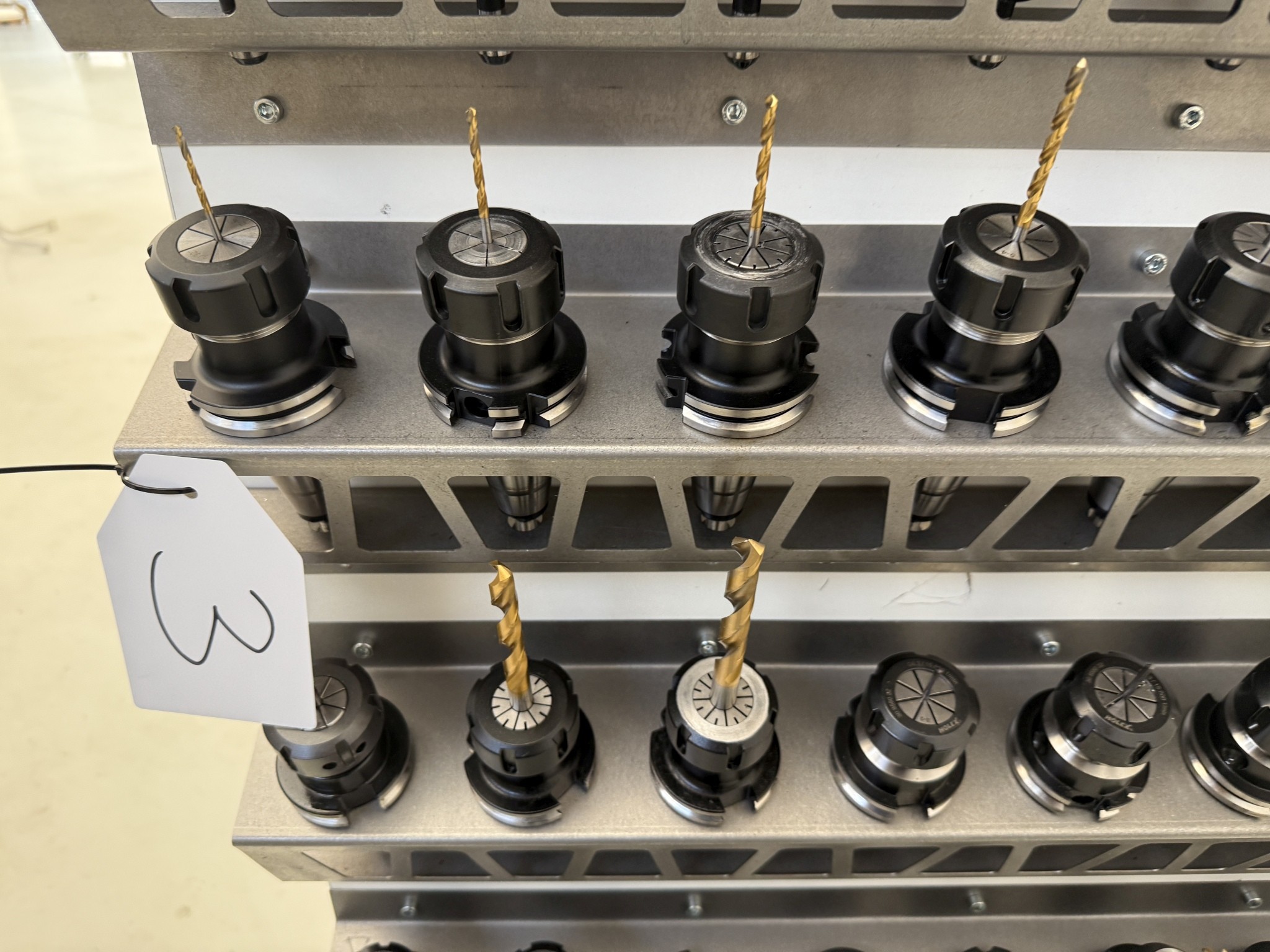 Fermeture d´un fabricant d´outils-32