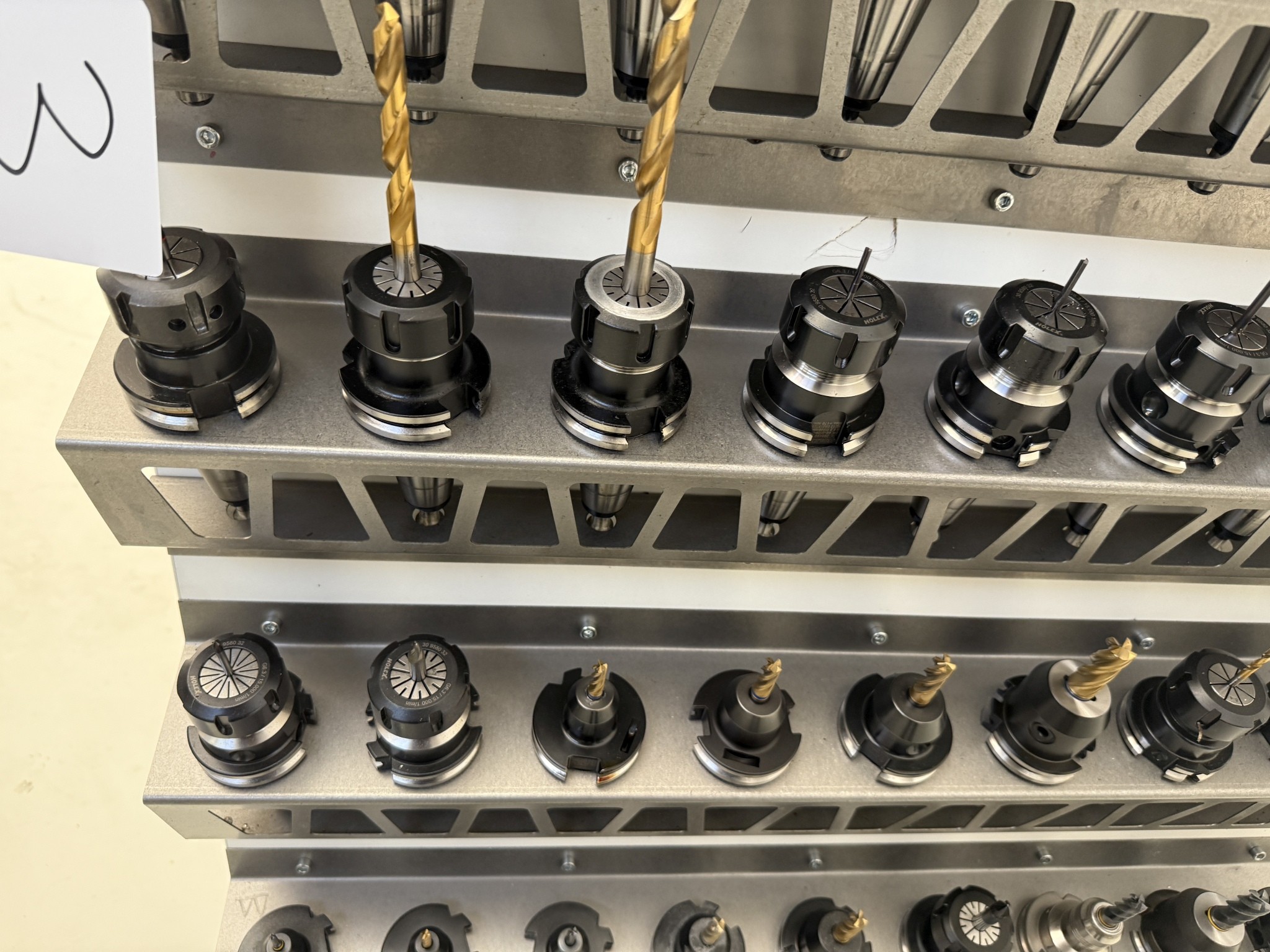 Fermeture d´un fabricant d´outils-33