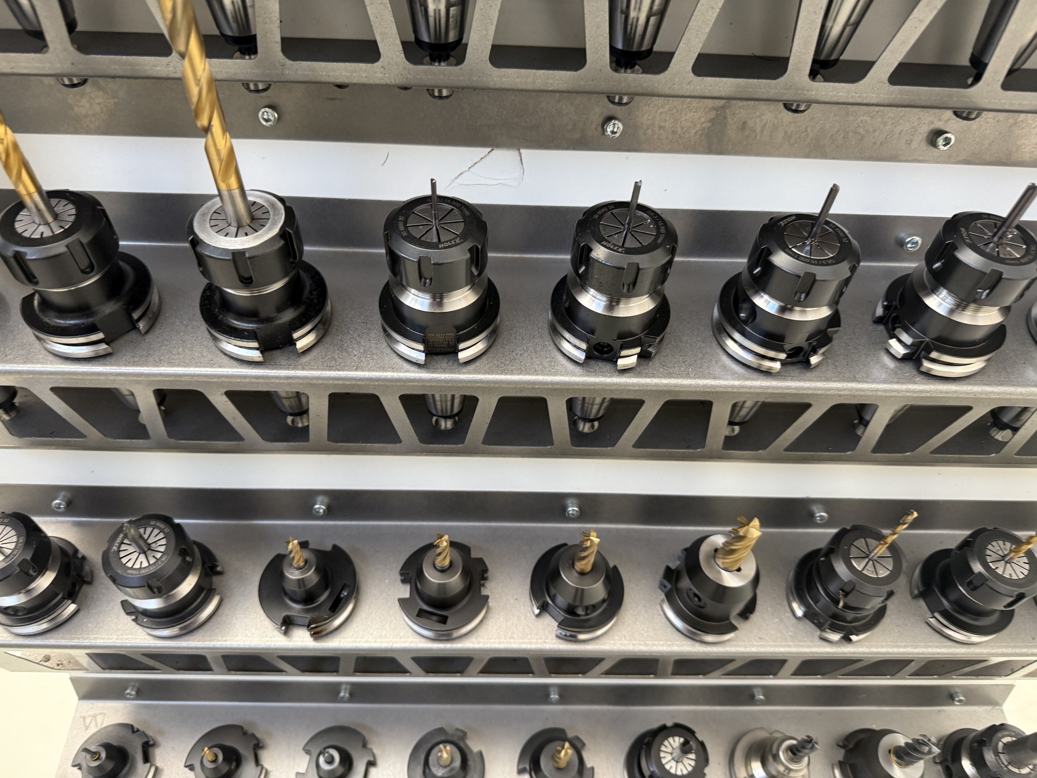 Fermeture d´un fabricant d´outils-34