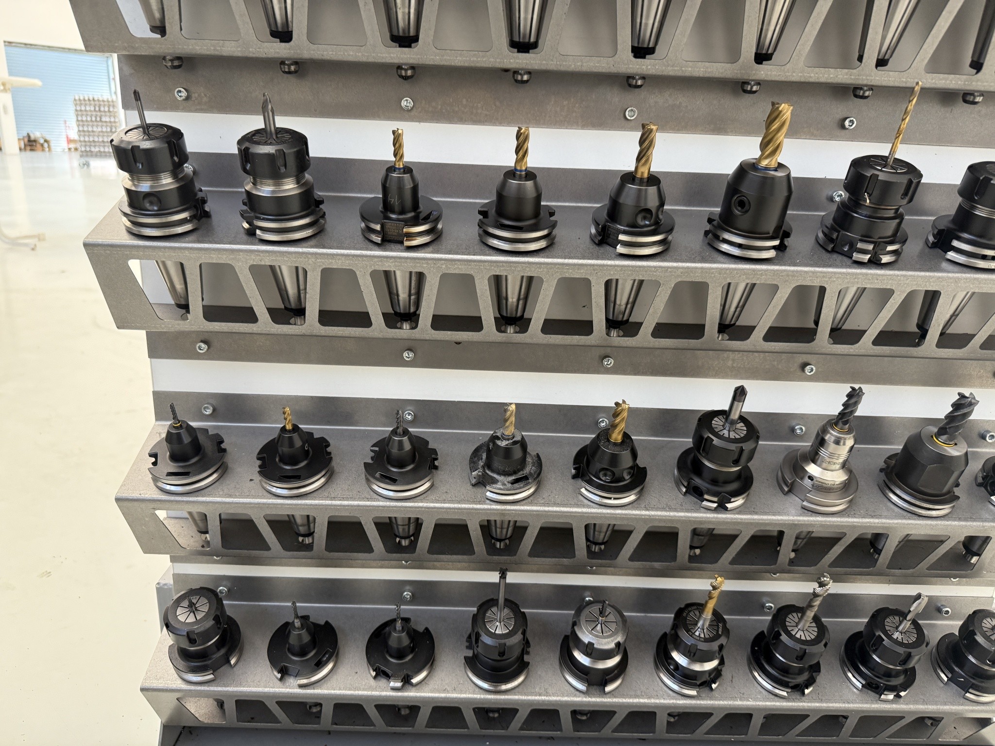 Fermeture d´un fabricant d´outils-36