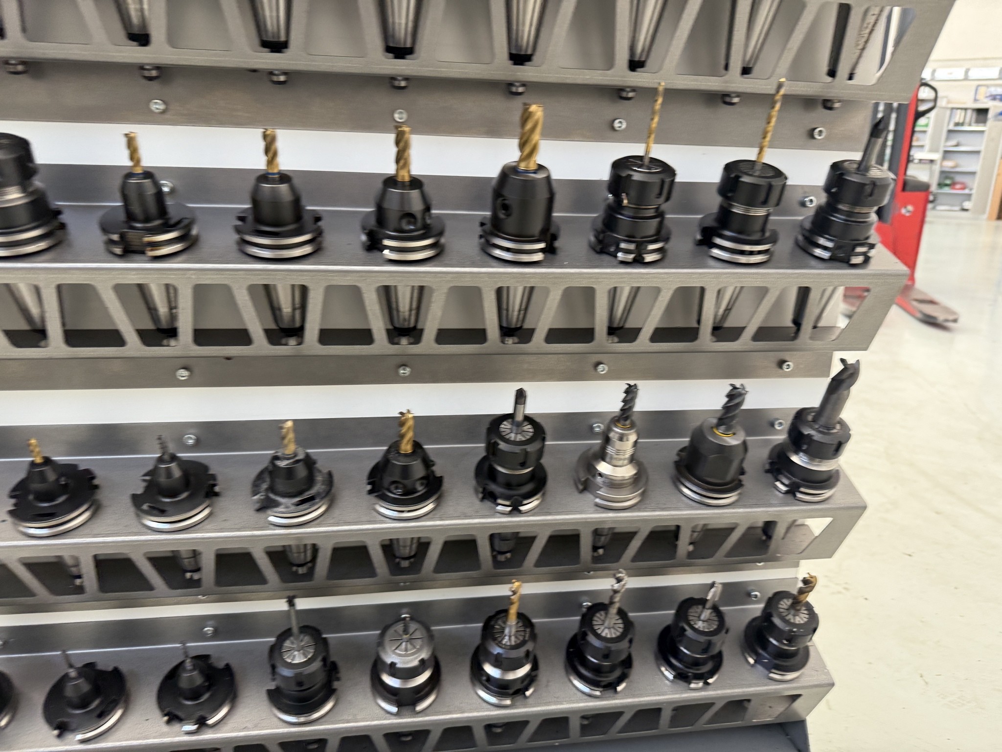 Fermeture d´un fabricant d´outils-38