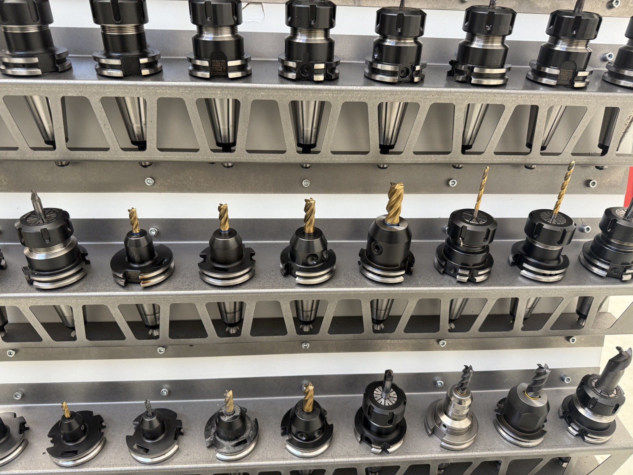 Fermeture d´un fabricant d´outils-40