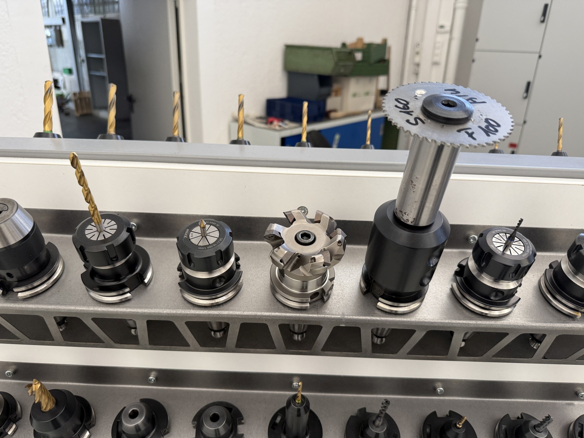 Fermeture d´un fabricant d´outils-6