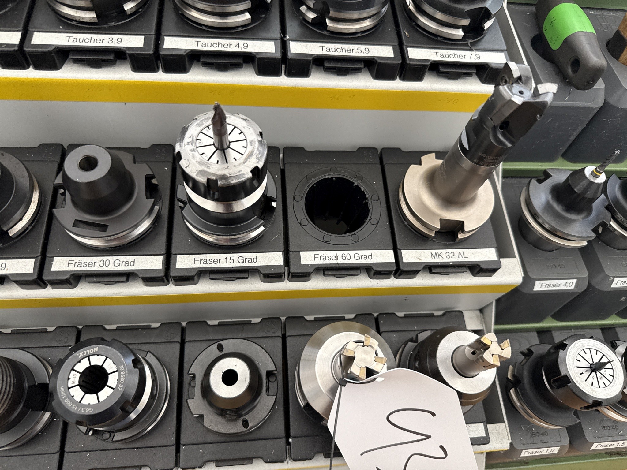 Cierre de un fabricante de herramientas-11