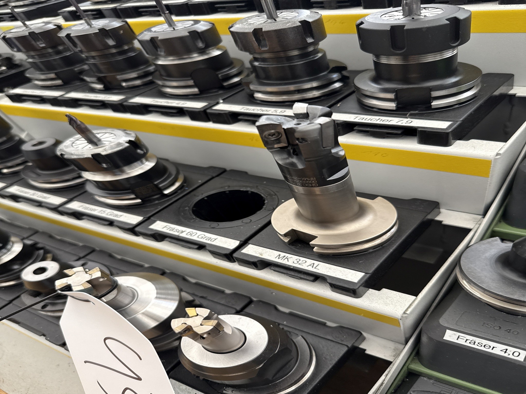 Cierre de un fabricante de herramientas-12