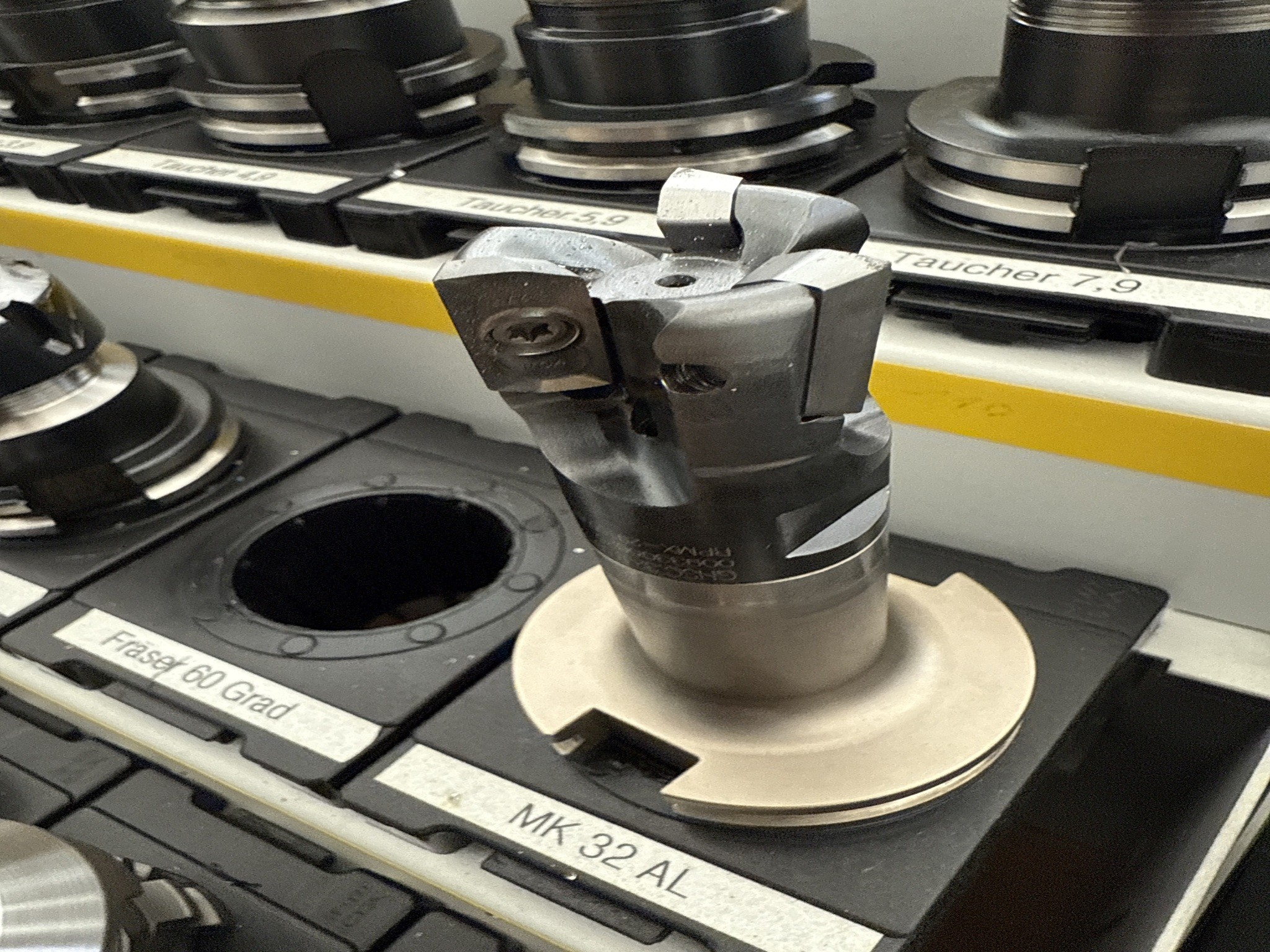 Cierre de un fabricante de herramientas-13