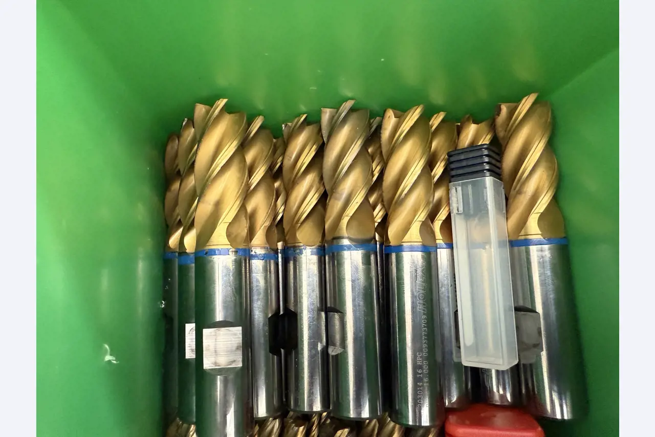 Closure of a toolmaker-10