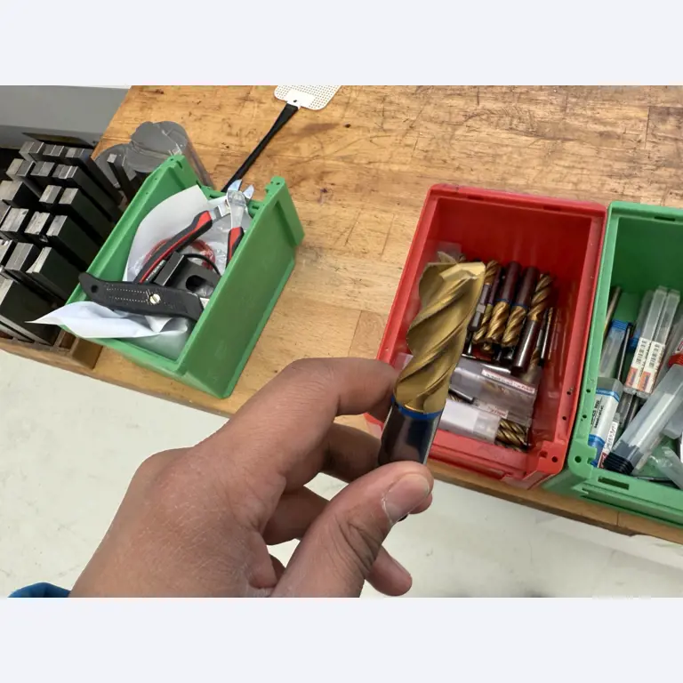 Closure of a toolmaker-11