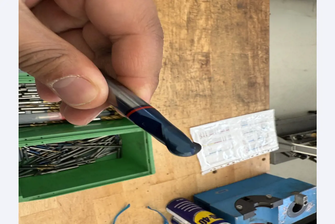 Closure of a toolmaker-15